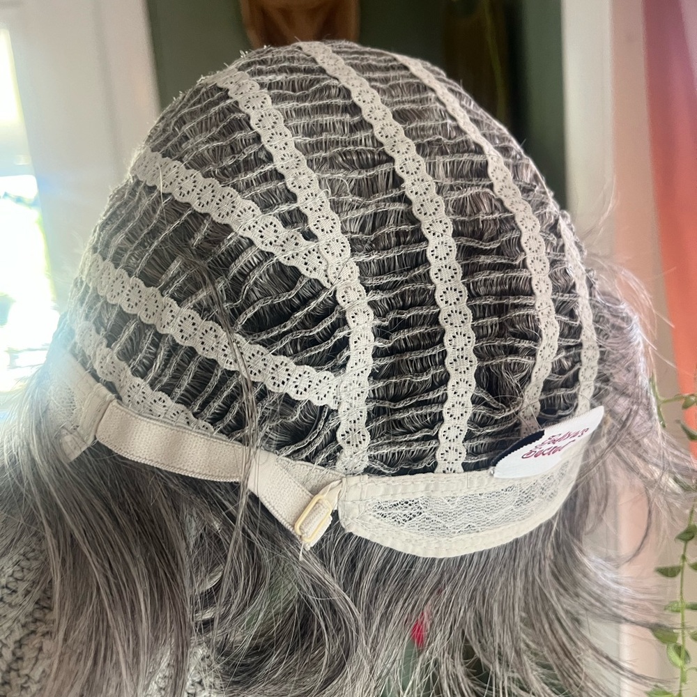 Freedom by Godiva’s Secrets adjustable Women's Wig / color MINX - Picture 11 of 14
